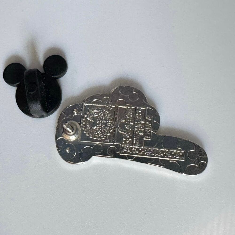 Disney Hong Kong Hidden Mickey Mouse Pointing Finger Glove Trading Pin - Picture 4 of 4